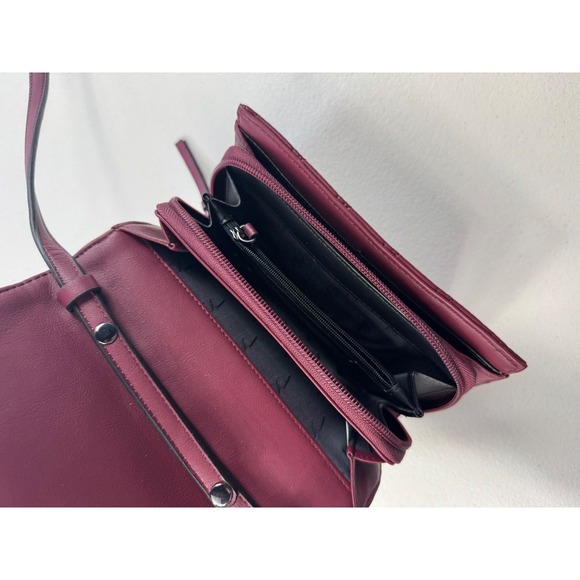 Simply Vera Vera Wang Burgundy Quilted Crossbody Bag Purse Small Flap - Picture 7 of 8